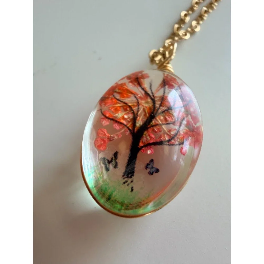 Real Pressed Flowers Tree of Life Resin Oval Pendant Gold Necklace  A charming